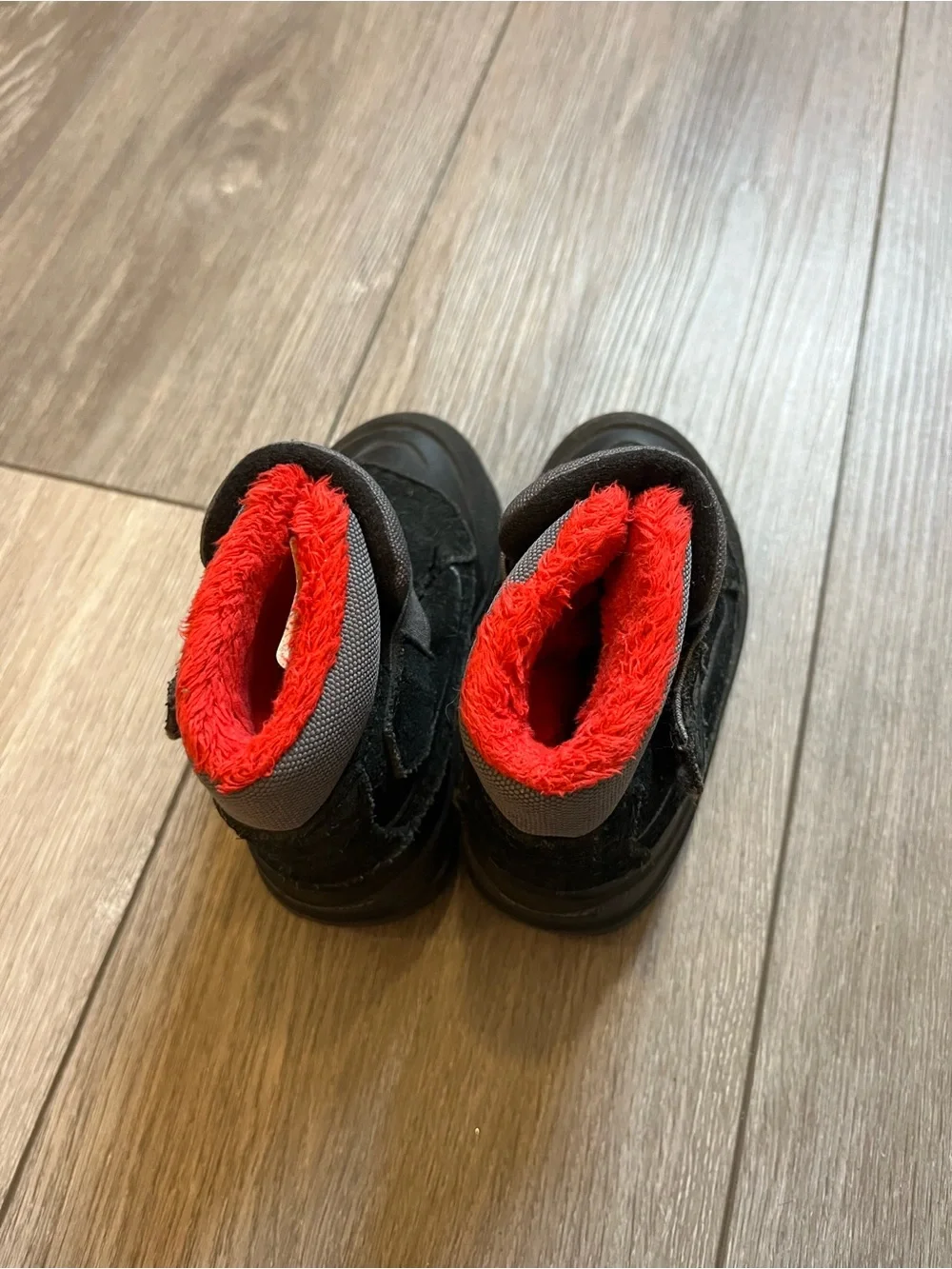 The North Face Toddler Size 7 Alpenglow II Snow Winter Boots in Black and Red